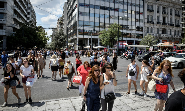 Νέα μέτρα φορολογίας: Τι ισχύει για οικογένειες, νέους και συνταξιούχους - Πίνακες και παραδείγματα