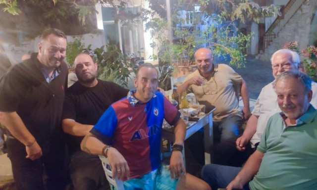 Ο Πάνος Μουζουράκης στην Επισκοπή Ρεθύμνου – Υπόσχεση για τον νέο ύμνο της ομάδας