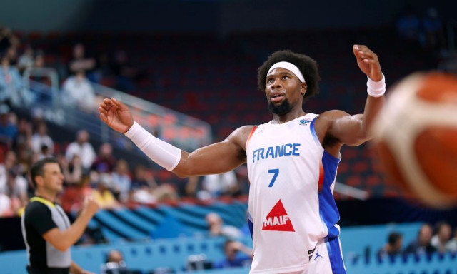 Eurobasket 2025: Εκνευρισμένος με Γεωργιανό δημοσιογράφο ο Γιαμπουσέλε - Δείτε βίντεο