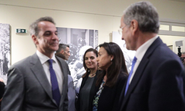 Οι διεργασίες για να μην κάνει κόμμα ο Αντώνης Σαμαράς και το έμμεσο «άνοιγμα» του Μητσοτάκη