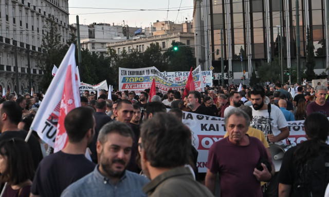 Μεγάλο μποτιλιάρισμα στο κέντρο της Αθήνας από πορεία του ΠΑΜΕ