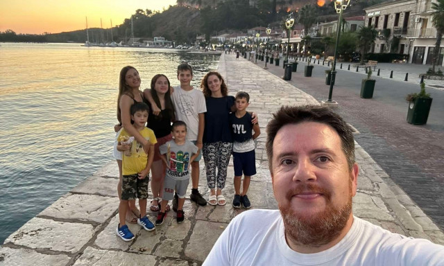 Πολύτεκνος σκιαγραφεί τα μέτρα: «Επιτέλους, τα παιδιά μας δεν αντιμετωπίζονται σαν τεκμήριο»