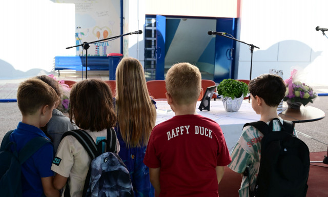 Σχολεία: Σήμερα το πρώτο κουδούνι με αγιασμό και βιβλία - Από την Παρασκευή τα μαθήματα