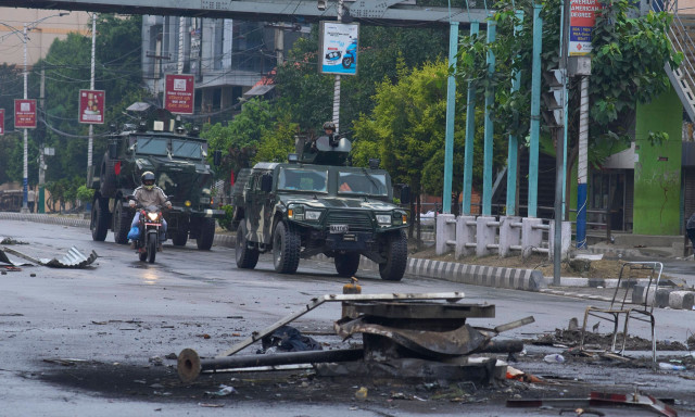 Νεπάλ: Ο στρατός στους δρόμους μετά τις πολύνεκρες συγκρούσεις -Διαδηλωτές πυρπόλησαν το Κοινοβούλιο