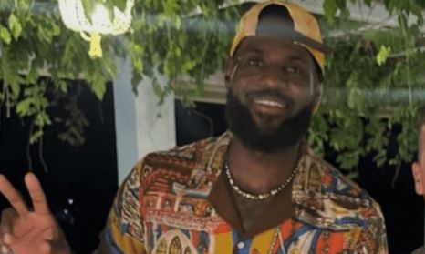 Διακοπές στην Ελλάδα ο Λεμπρόν Τζέιμς - Το νησί που επέλεξε ο «Βασιλιάς» του NBA