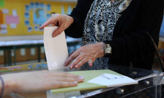 Δημοσκόπηση Interview: Με 12 μονάδες μπροστά η ΝΔ έναντι του ΠΑΣΟΚ -Τι ποσοστά θα λάμβανε ο Τσίπρας