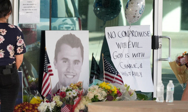 Τσάρλι Κερκ: Τα τελευταία λόγια του πριν πέσει νεκρός από πυροβολισμούς - Ψάχνουν τον δολοφόνο του