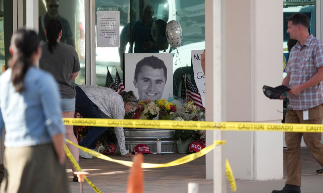 Ταυτοποιήθηκε ο δολοφόνος του Τσάρλι Κερκ: Βρέθηκε DNA στο σημείο του εγκλήματος