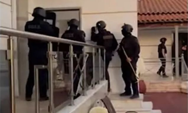 Ζεφύρι: Μεγάλη αστυνομική επιχείρηση σε οικισμό – Τουλάχιστον 8 συλλήψεις