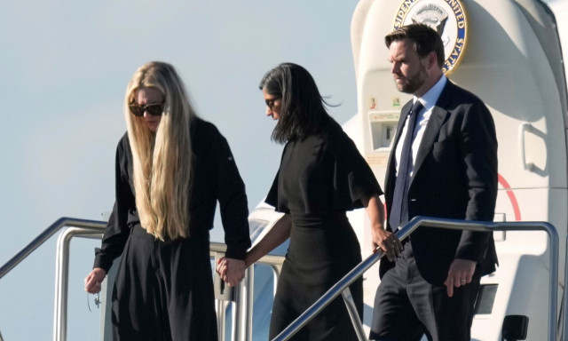 Η σύζυγος του Τσάρλι Κερκ εμφανίστηκε δημόσια με την Ούσα Βανς στο πλευρό της