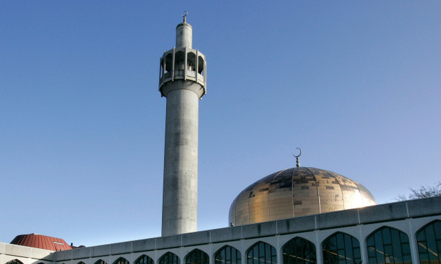 Βρετανία: Ιμάμης κακοποίησε σεξουαλικά κορίτσια στο τζαμί - Τα φιλιά ήταν «ένδειξη σεβασμού»