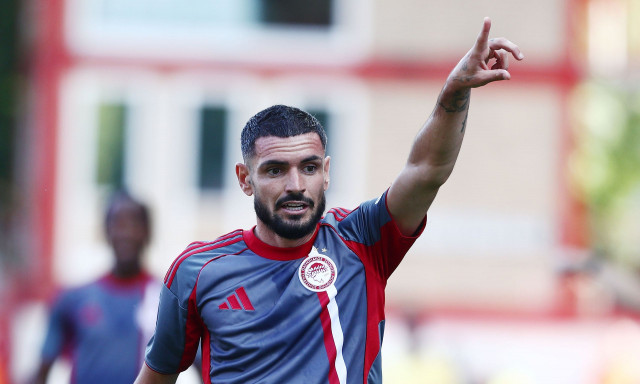 Ολυμπιακός – Πανσερραϊκός: Βασικός ο Καμπελά | Η ενδεκάδα του Μεντιλίμπαρ