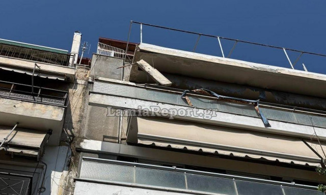 Λαμία: «Έβρεξε» σοβάδες στο κέντρο της πόλης- Από καθαρή τύχη δεν είχαμε τραυματισμούς