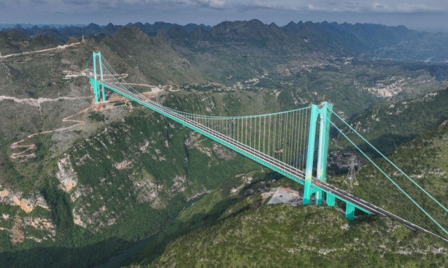 Η Κίνα εγκαινιάζει τη ψηλότερη γέφυρα στον κόσμο - Δείτε το βίντεο