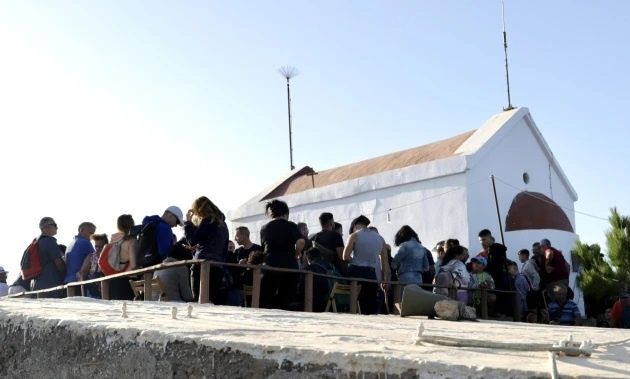 Πίστη και συγκίνηση στην κορυφή του Ψηλορείτη: Εκατοντάδες πιστοί στο εκκλησάκι του Τιμίου Σταυρού