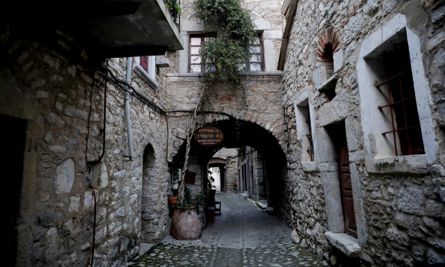 Φθινόπωρο στη μυροβόλο και αρχοντική Χίο – Εκεί όπου όλα σφύζουν από ζωντάνια