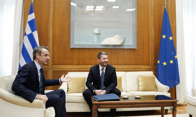 Τι συζητούν στο Μαξίμου για Τσίπρα και Σαμαρά - Η τηλεοπτική εμφάνιση Μητσοτάκη που έρχεται