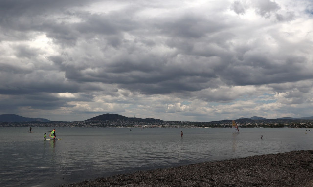 Καιρός: Ενισχύονται τα μελτέμια – Πού θα σημειωθούν βροχές – Η πρόγνωση μέχρι την Παρασκευή