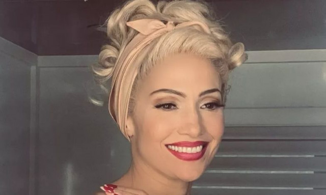 Τζένιφερ Λόπεζ: Τρία backstage στιγμιότυπα από την μεταμόρφωσή της σε «γυναίκα αράχνη»