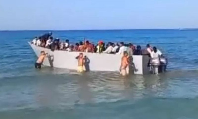 Μεταναστευτικό: Όλοι οι δρόμοι οδηγούν στη Γαύδο - Λουόμενοι απωθούν πλοιάριο - Βίντεο