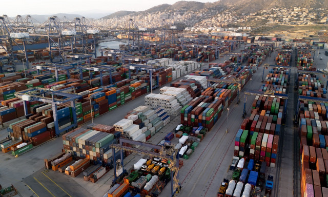 Reuters: Οι ΗΠΑ ετοιμάζονται να δώσουν «μάχη» με την Κίνα για το λιμάνι του Πειραιά