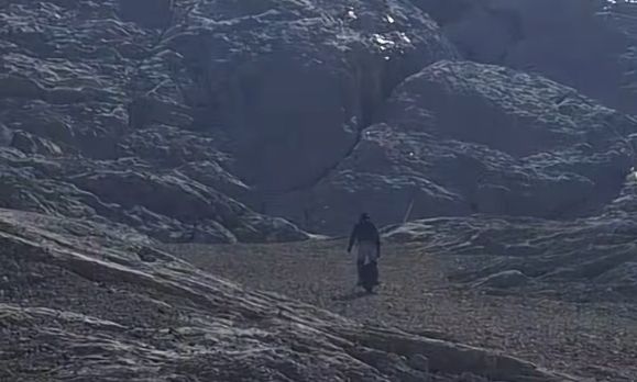 Έκπληξη σε υψόμετρο 2.600 μέτρων: Άνδρας οδηγούσε μονόκυκλο σκούτερ στους Δολομίτες - Βίντεο