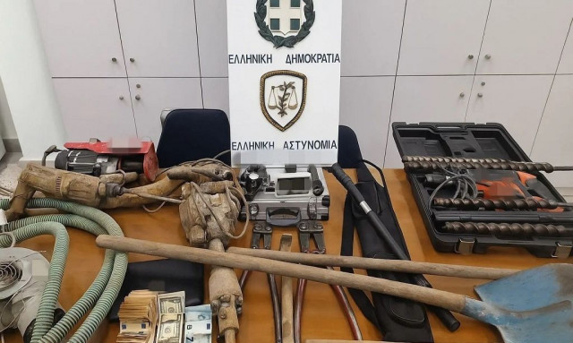 Φωκίδα: Έσκαψαν τούνελ 12 μέτρων κοντά σε αρχαιολογικό χώρο - Δύο συλλήψεις