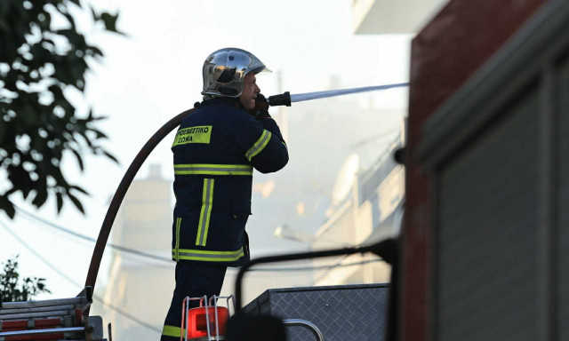 Υπό έλεγχο η φωτιά στου Ρέντη- «Ακούγαμε εκρήξεις, υπήρχε καπνός», λέει κάτοικος στο Newsbomb