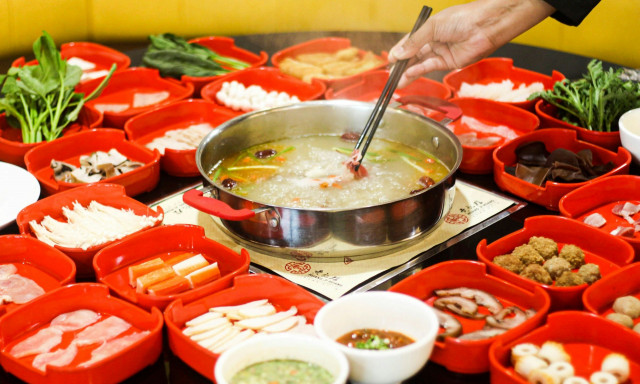 Κίνα: Έφηβοι ούρησαν σε κατσαρόλα εστιατορίου - Καλούνται να πληρώσουν 260.000 ευρώ ως αποζημίωση