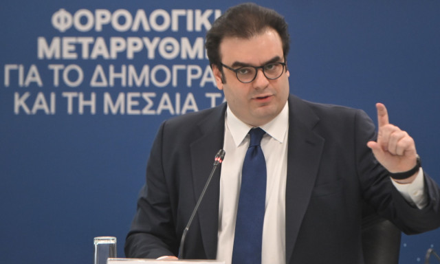 Ο Πιερρακάκης για τις φοροαπαλλαγές νέων μέχρι 30 ετών: Ωφελούνται 260.000 άτομα