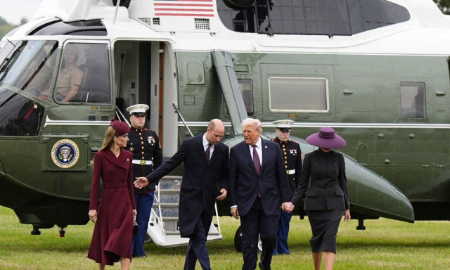 Βρετανία: Ο Τραμπ «έσπασε» το βασιλικό πρωτόκολλο - Χρειάστηκαν μόλις λίγα δευτερόλεπτα