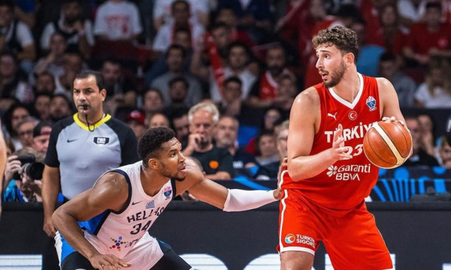 Γιάννης Αντετοκούνμπο: Το μεγαλείο του Greek Freak - Η φωτογραφία αγκαλιά με τον Σενγκούν