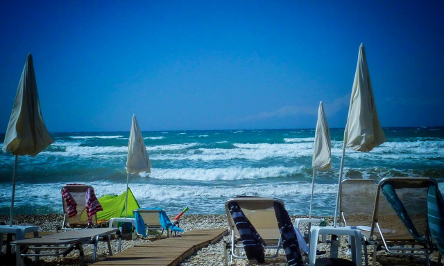 Καιρός: Αγνοούνται οι βροχές – Ηλιοφάνεια και ενισχυμένα μελτέμια την Τετάρτη