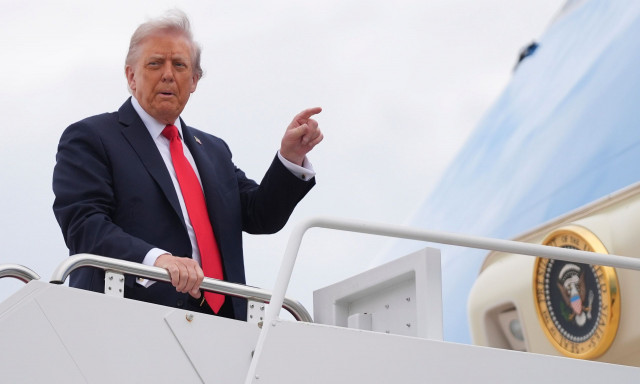 Αεροπλάνο παραλίγο να πέσει πάνω στο Air Force One του Τραμπ εν πτήσει για Βρετανία