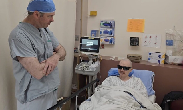 Καναδάς: Ήταν 20 χρόνια τυφλός και ξαναβλέπει με εμφύτευμα δοντιού - Δείτε βίντεο