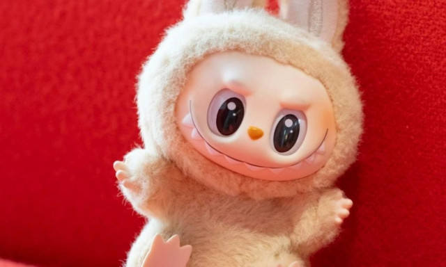 Ρωσίδα πούλησε την ψυχή της για 100.000 ρούβλια και τα ξόδεψε σε κούκλες Labubu