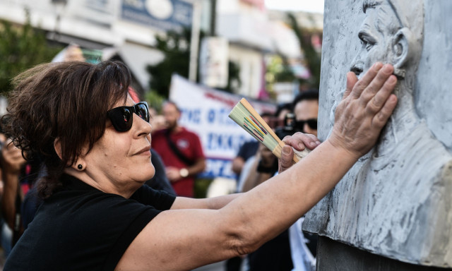Στάθης Αλεξόπουλος: Δεν θα ξεχάσω ποτέ την εικόνα της μητέρας του Παύλου Φύσσα μπροστά στο μνημείο