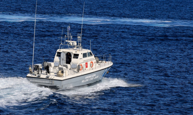 Ακυβέρνητο ιστιοφόρο μεταξύ Κύθνου και Σύρου λόγω απώλειας του πηδαλίου του