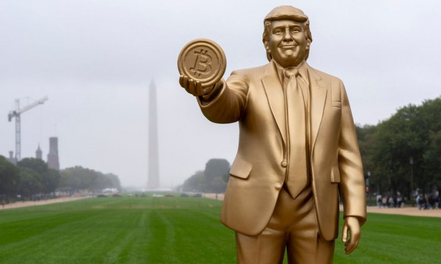 «Χρυσό άγαλμα» έκανε τον Τραμπ το bitcoin για την υποστήριξή του