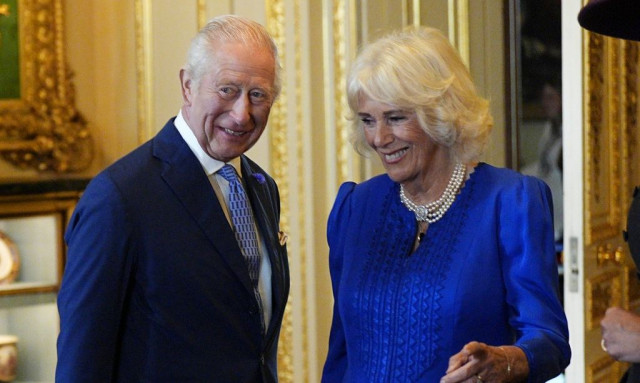 Βασιλιάς Κάρολος: Τα ουρλιαχτά του όταν είδε για πρώτη φορά... διάφανη μεμβράνη