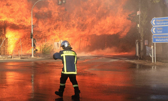 Η Ελλάδα «πνίγεται» από τις φωτιές: Εκπομπές διοξειδίου και μαύρου άνθρακα σε υψηλά επίπεδα