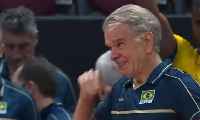 Συγκλονιστική στιγμή - Ο προπονητής της Εθνικής Βραζιλίας έμαθε το θάνατο της μητέρας του στον αγώνα