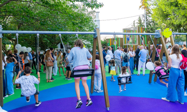 Η SEAJETS εγκαινιάζει την παιδική χαρά στο Πάρκο Νεολαίας του Δήμου Κηφισιάς στη Νέα Ερυθραία