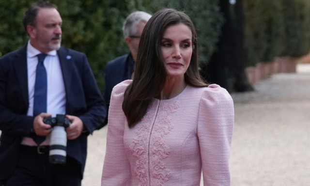 Βασίλισσα Λετίθια: Επισκέφτηκε με τον βασιλιά Φελίπε την Αίγυπτο και παρέδωσε μάθημα στυλ