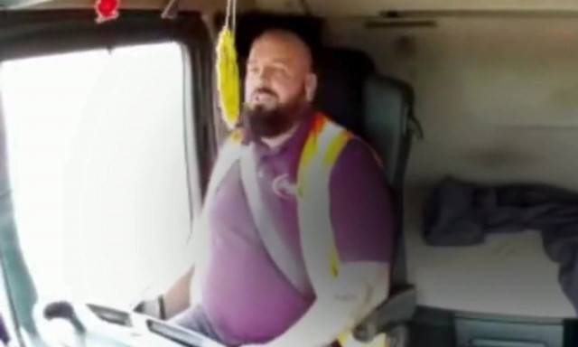 Αγγλία: Οδηγούσε βλέποντας «ροζ» εικόνες και προκάλεσε θανατηφόρο τροχαίο - Νεκρός πατέρας