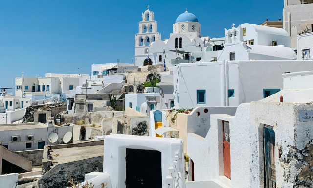 Airbnb: Αυξήθηκαν οι καταχωρίσεις - Έρχεται νέο «μπλόκο» σε πέντε πόλεις