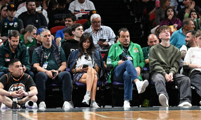 Αποθέωση για Αταμάν και selfies με τον κόσμο