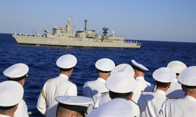 Tα πανάκριβα οπλικά συστήματα θέλουν καλοπληρωμένους στρατιωτικούς