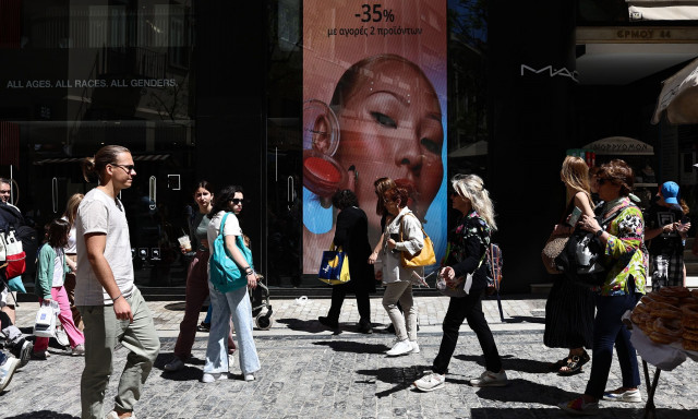 Όλες οι οικονομικές ενισχύσεις ανά μήνα μέχρι τον Απρίλιο – Ποιοι θα δουν τις μεγαλύτερες αυξήσεις
