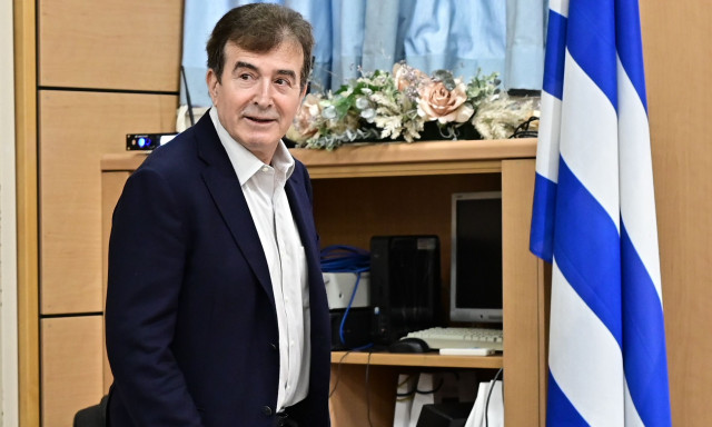 Χρυσοχοΐδης: Ένστολοι, μάχιμοι αστυνομικοί εγκαθίστανται μέσα στους καταυλισμούς Ρομά